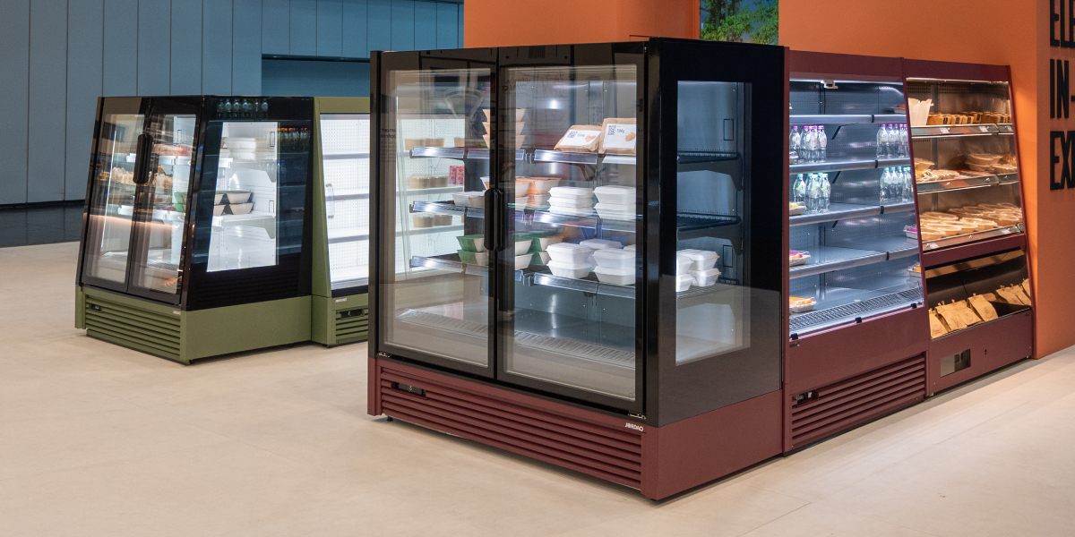 Instala&ccedil;&atilde;o de expositores alimentares compactos em supermercado